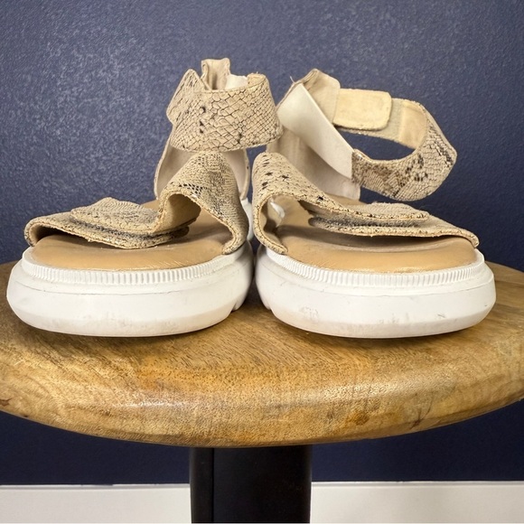 Van Eli "Cloe" Gold & Tan Faux Snakeskin Sandals, Size 10 WIDE - Picture 5 of 10